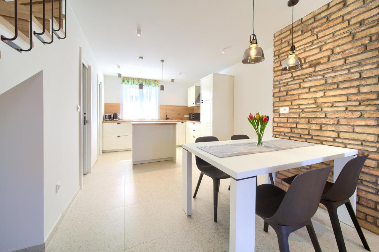 Apartment Placa Njivice